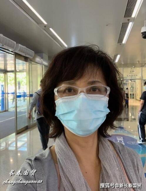 近日,长春国贸看到朱琳的近照曝光,照片中的朱琳衣着简朴端庄优雅