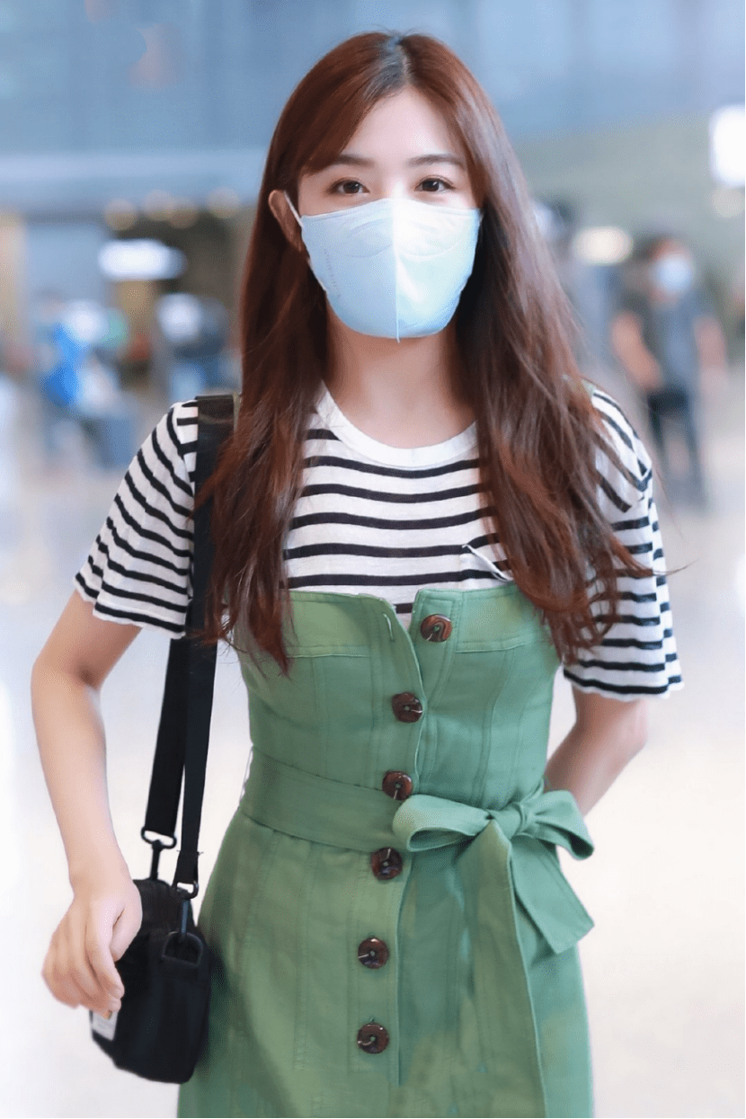 原创张含韵这是去哪里进修衣品了?机场私服件件都好看,简直美到逆天