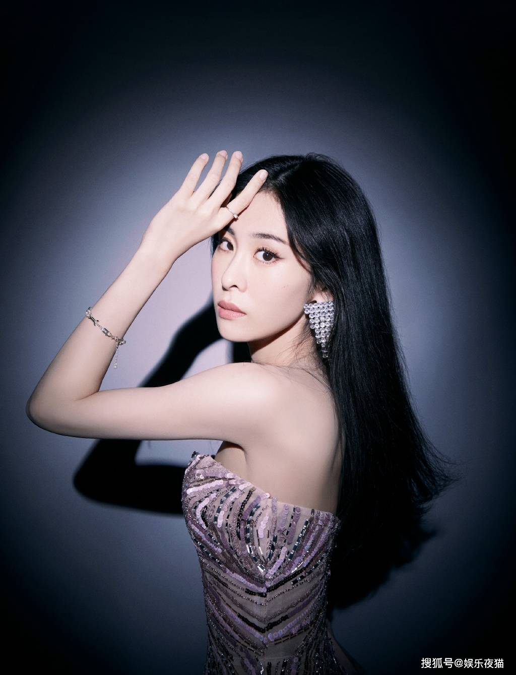 张碧晨亮片长裙吸睛百分百尽显曼妙好身材