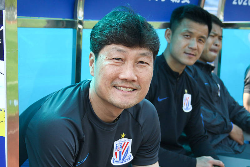 申花功勋队长退役受到善待,曾被高洪波力捧,未来或转型成名帅_于涛