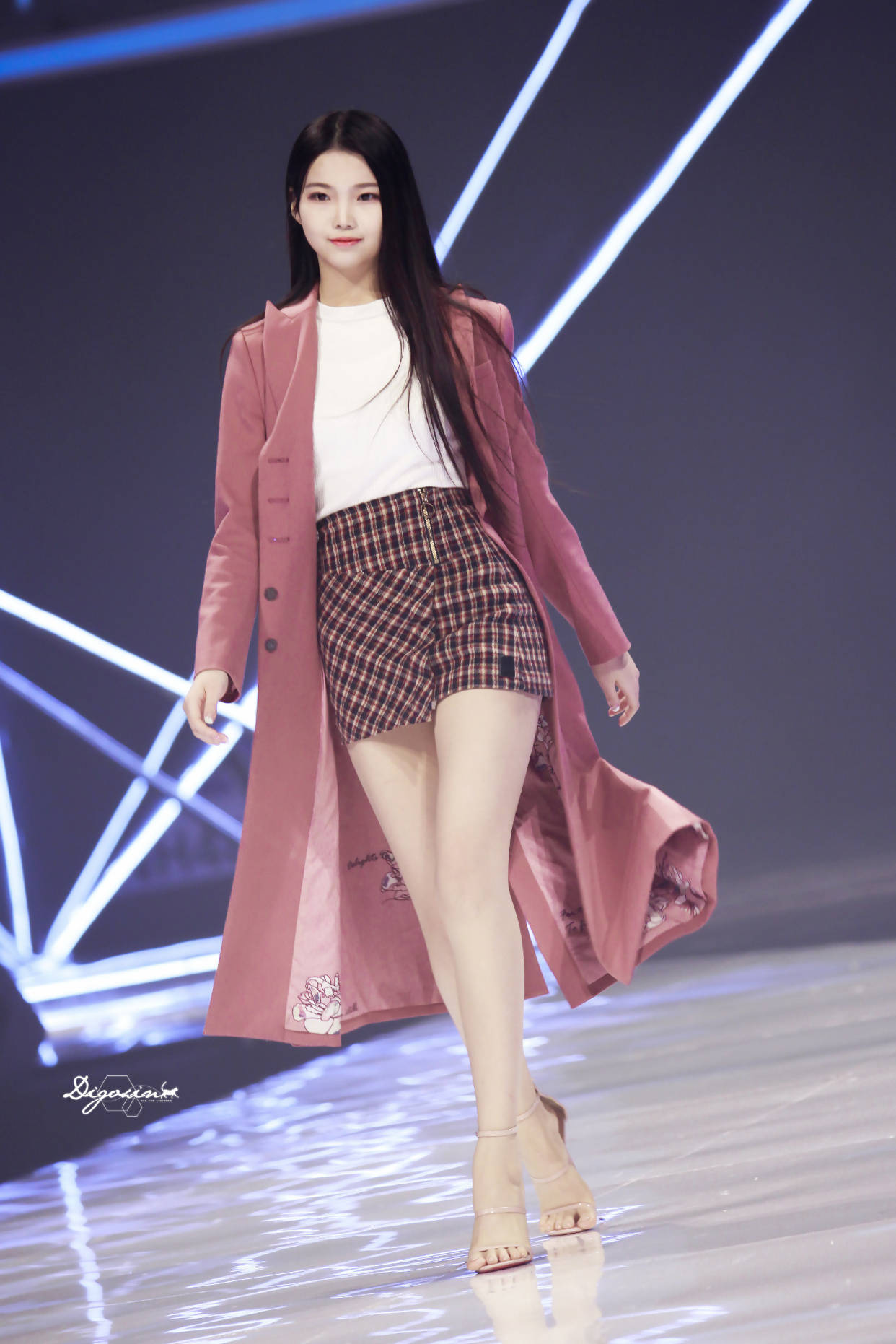unine成员嘉羿新恋情疑似曝光女方身份公开又一个美女被耽误