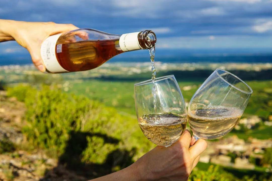 格拉西奥萨法定产区百葡萄酒