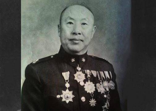 他原是东北军炮兵司令,因在西安事变倒戈,成了全国炮兵司令_邹作华