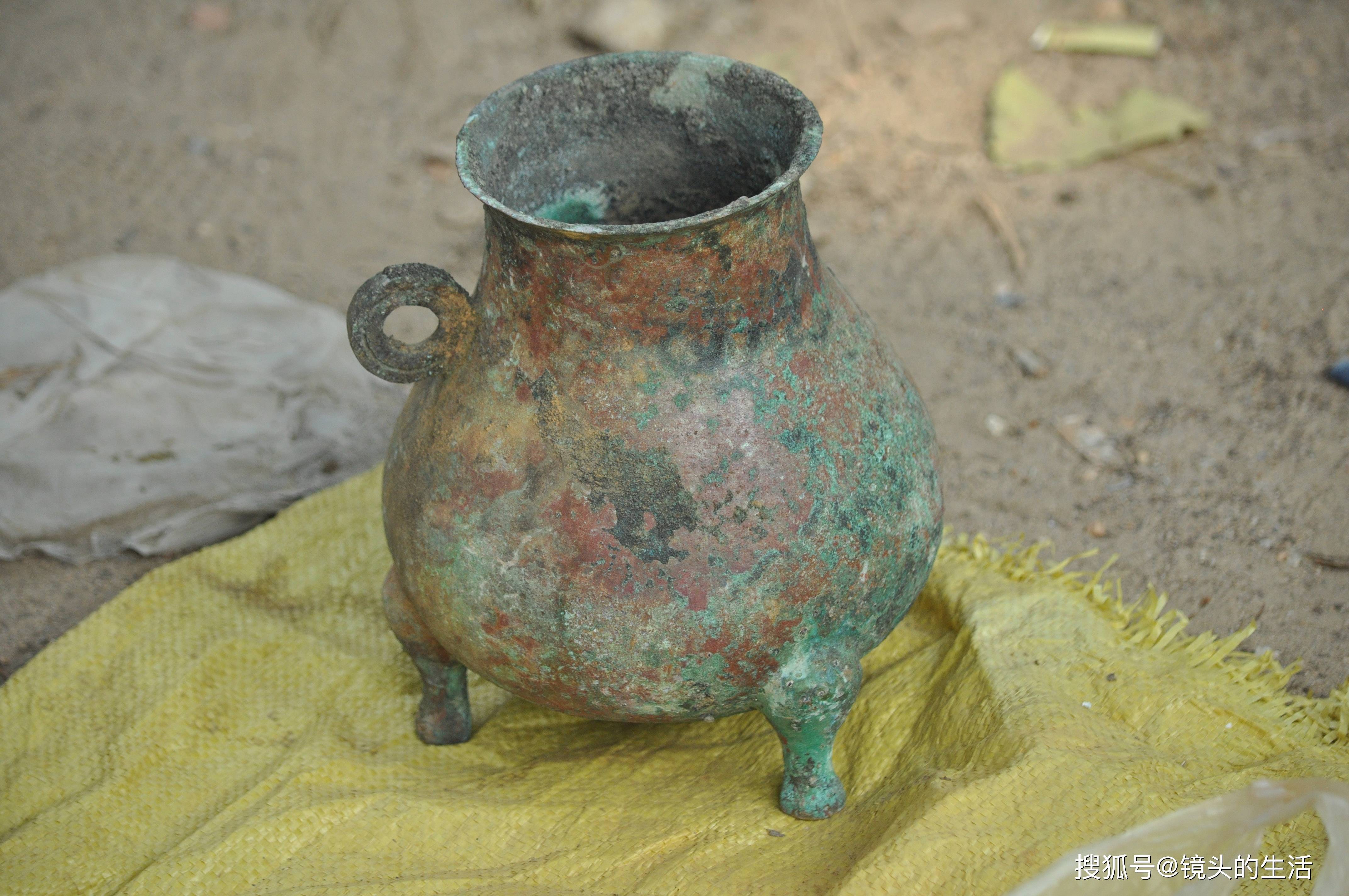 李叔说,这是西周的青铜器,是中国早期重要的历史文物,属罕见真品