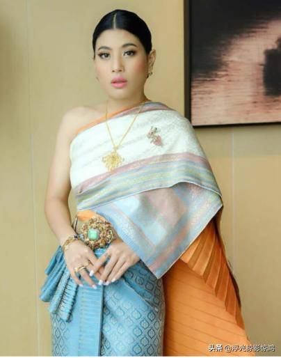 33岁泰国公主设计时装仙气飘飘,本人身材五五分,居家服又土又俗
