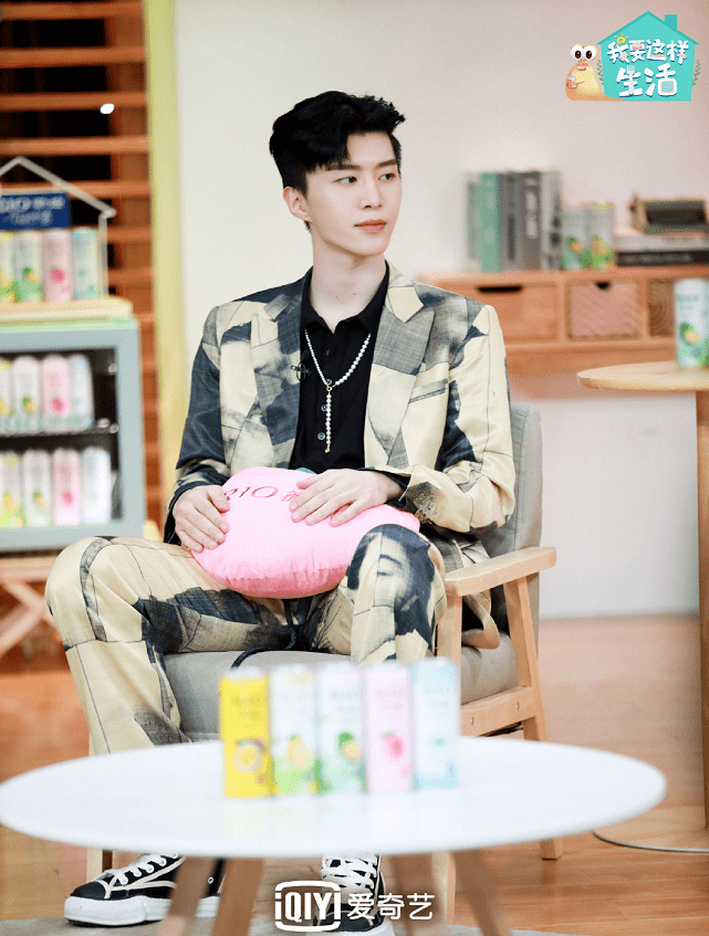 宝藏男孩范丞丞多领域全面开花!综艺代言接连不断,话题热度齐飞