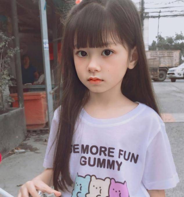 网友感叹:都称能有一个这样可爱的女儿是件非常幸福的事.