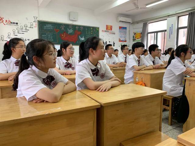 江苏省通州高级中学各班召开抗疫精神在心中主题班会