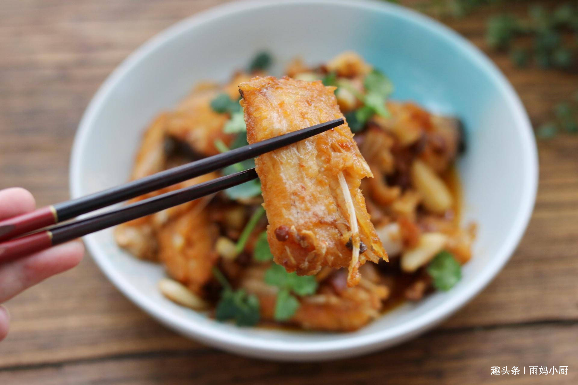 烧鱼片别直接只会加水煮了加点它酱香浓郁鱼肉细嫩更鲜美