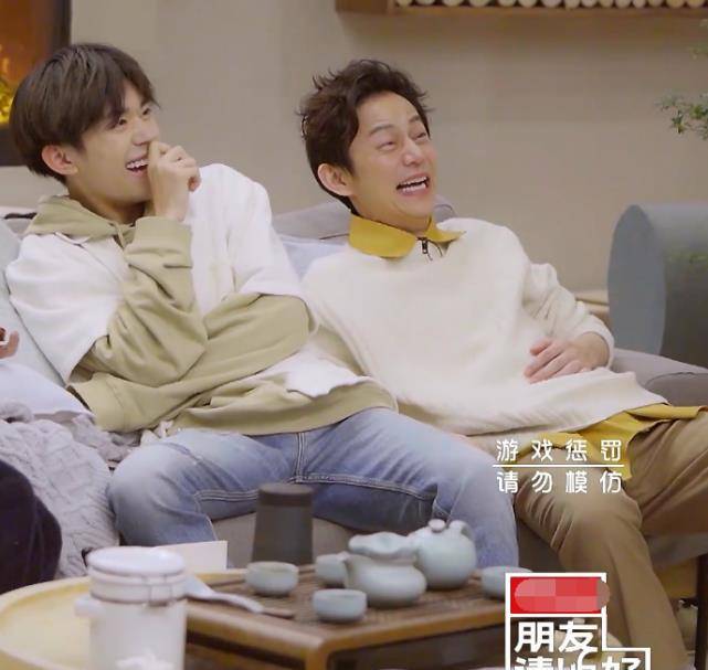 谢娜比赛输了受到惩罚,当她转身看到她的脸,何炅与易烊千玺笑哭了