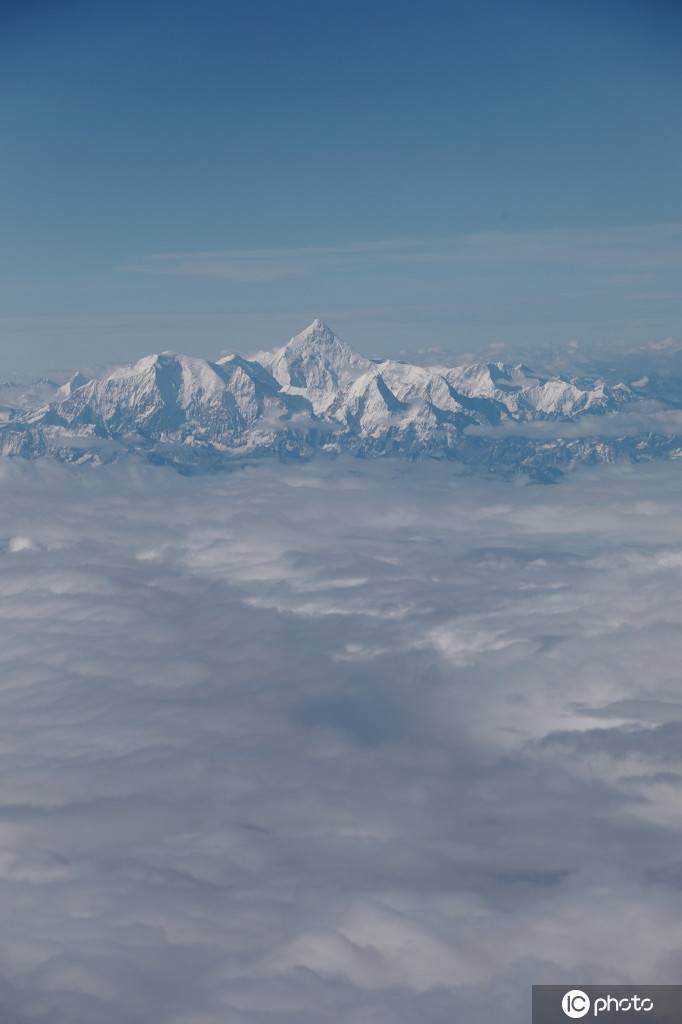 空中遥瞰蜀山之王贡嘎雪山