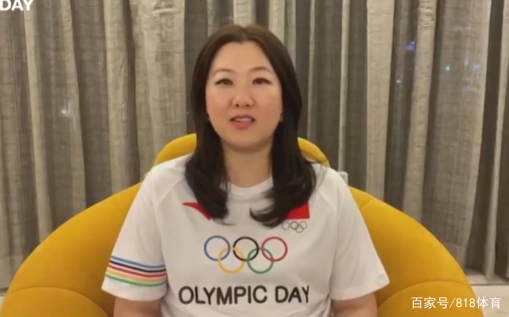 原创41岁伏明霞嫁香港豪门发福!为67岁老公梁锦松生2子1女,大女儿17岁