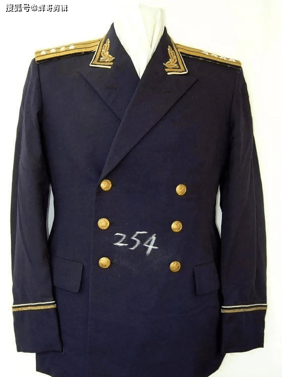 解放军军服礼服变革史