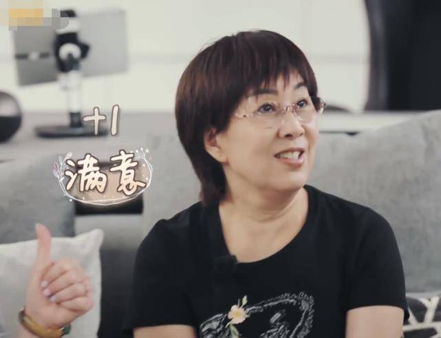 陈若仪婆婆终于同意穿短裤,当她换好出场那一刻,谁注意婆婆表情?