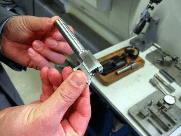 枪管竟然是用铁棒钻出来的!那么,为什么不能铸造呢?