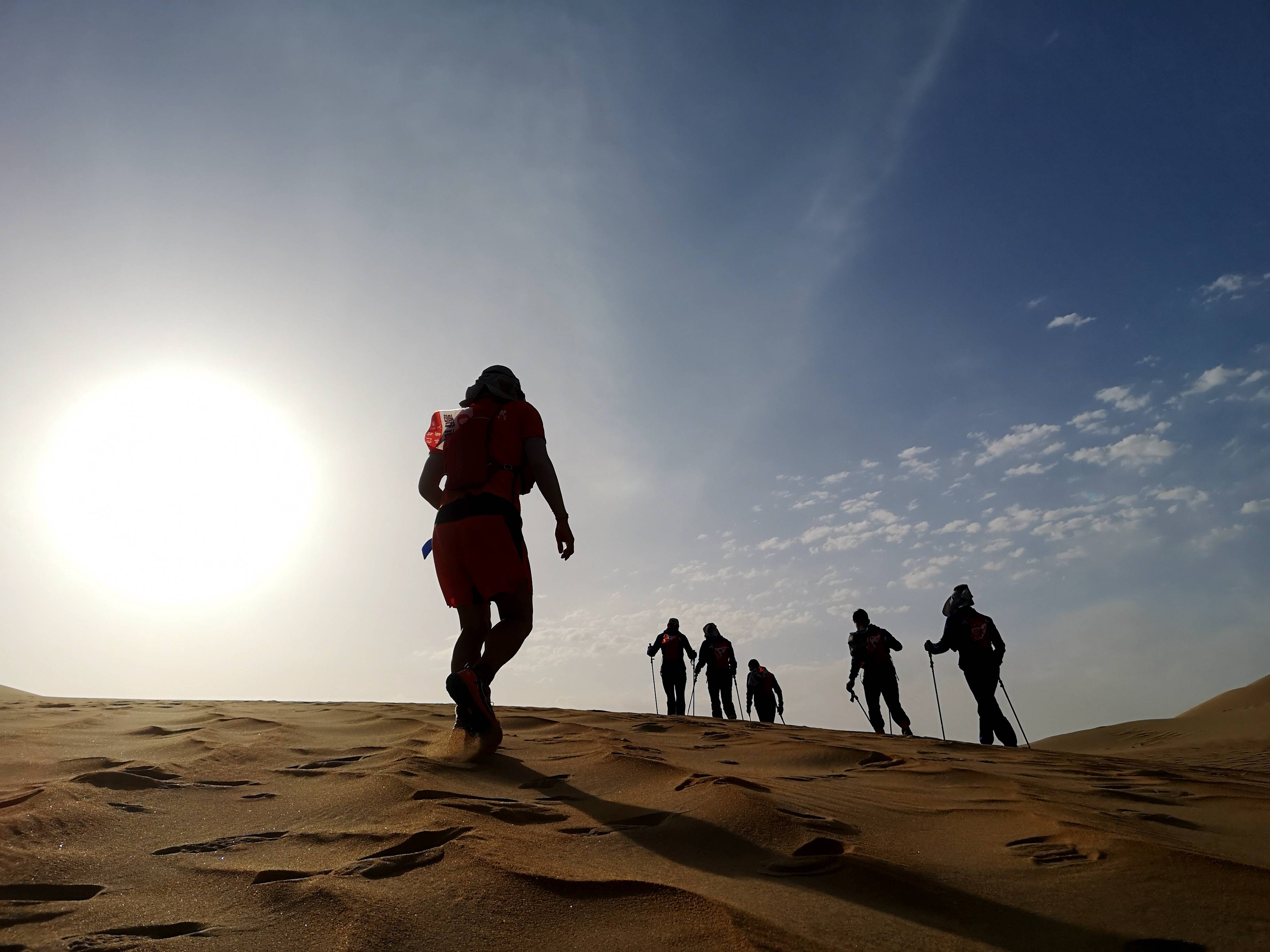 徒步穿越八百里库布其沙漠纪实——大漠"d"日