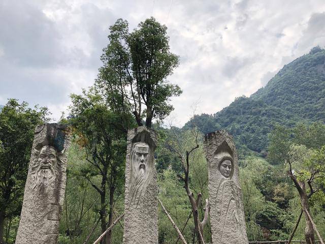 原創神農架探秘:傳說中野人出沒的地方,懸崖峭壁森林繁茂,真刺激