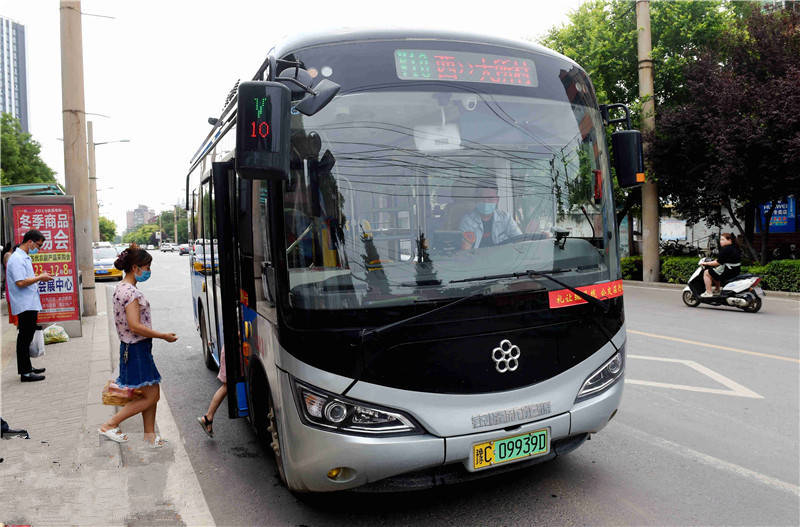 洛陽新能源迷你公交車投用 看看啥模樣