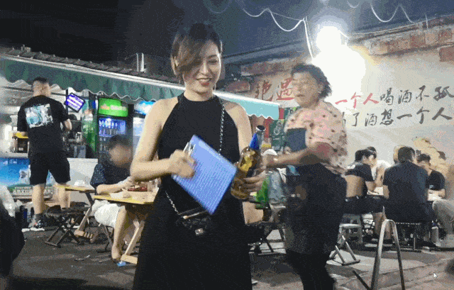 也就少了一份地气而在五姑娘大排档,不但能大口吃肉,大口喝酒你更加能