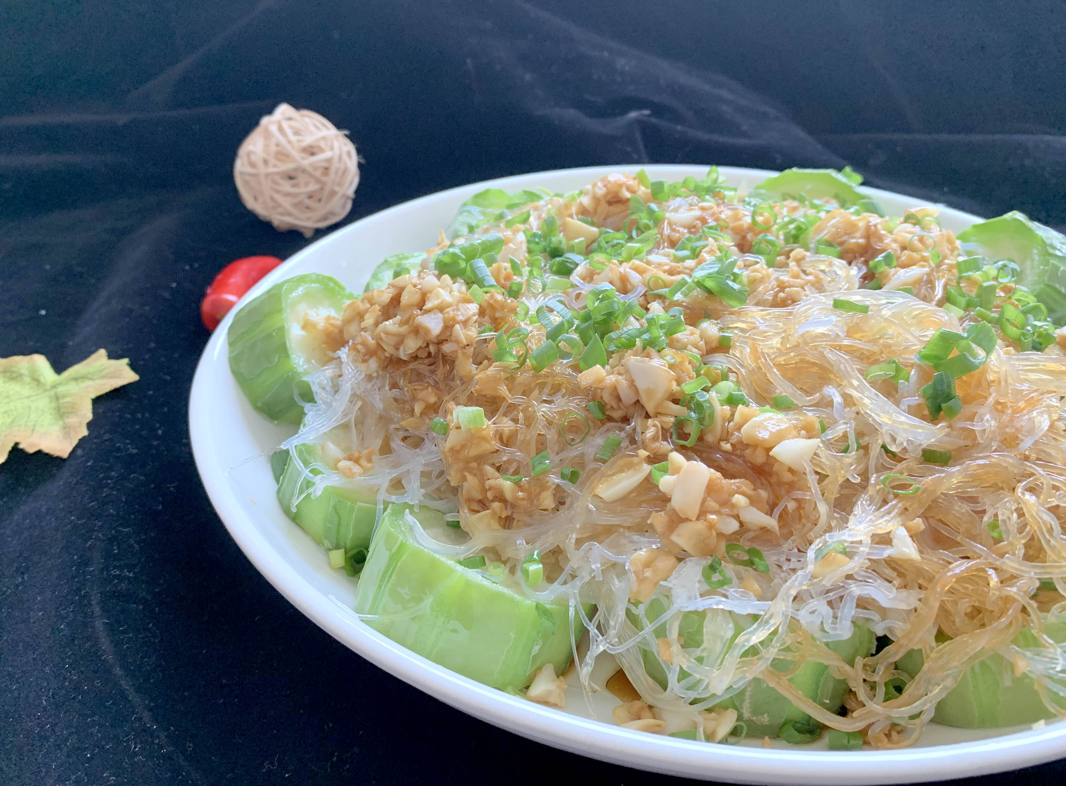 粤菜粉丝蒸丝瓜,口味清淡开胃,吃这菜能下3碗饭