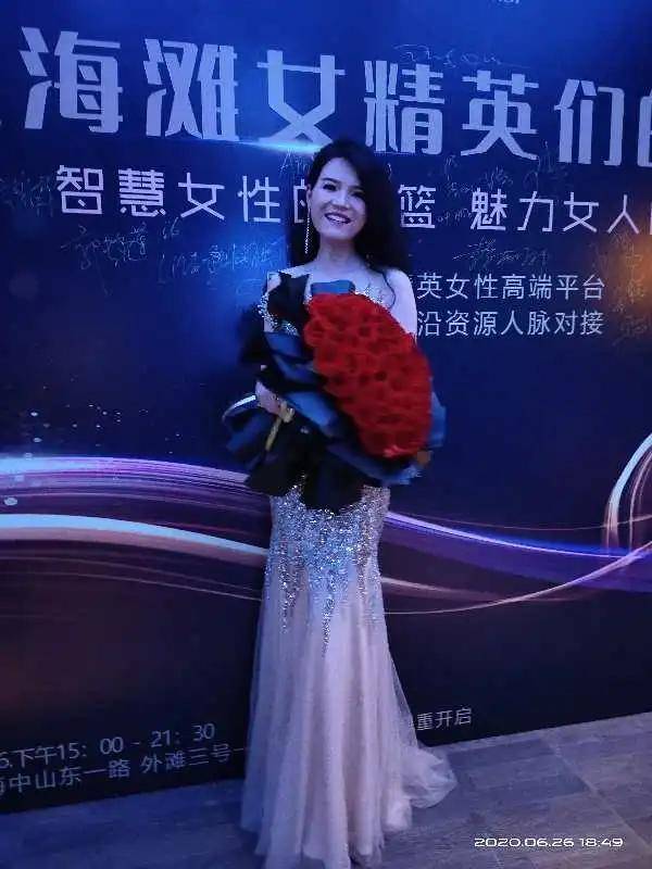 金金 著名主持人我们共同期待"茗星荟"再次的精彩呈