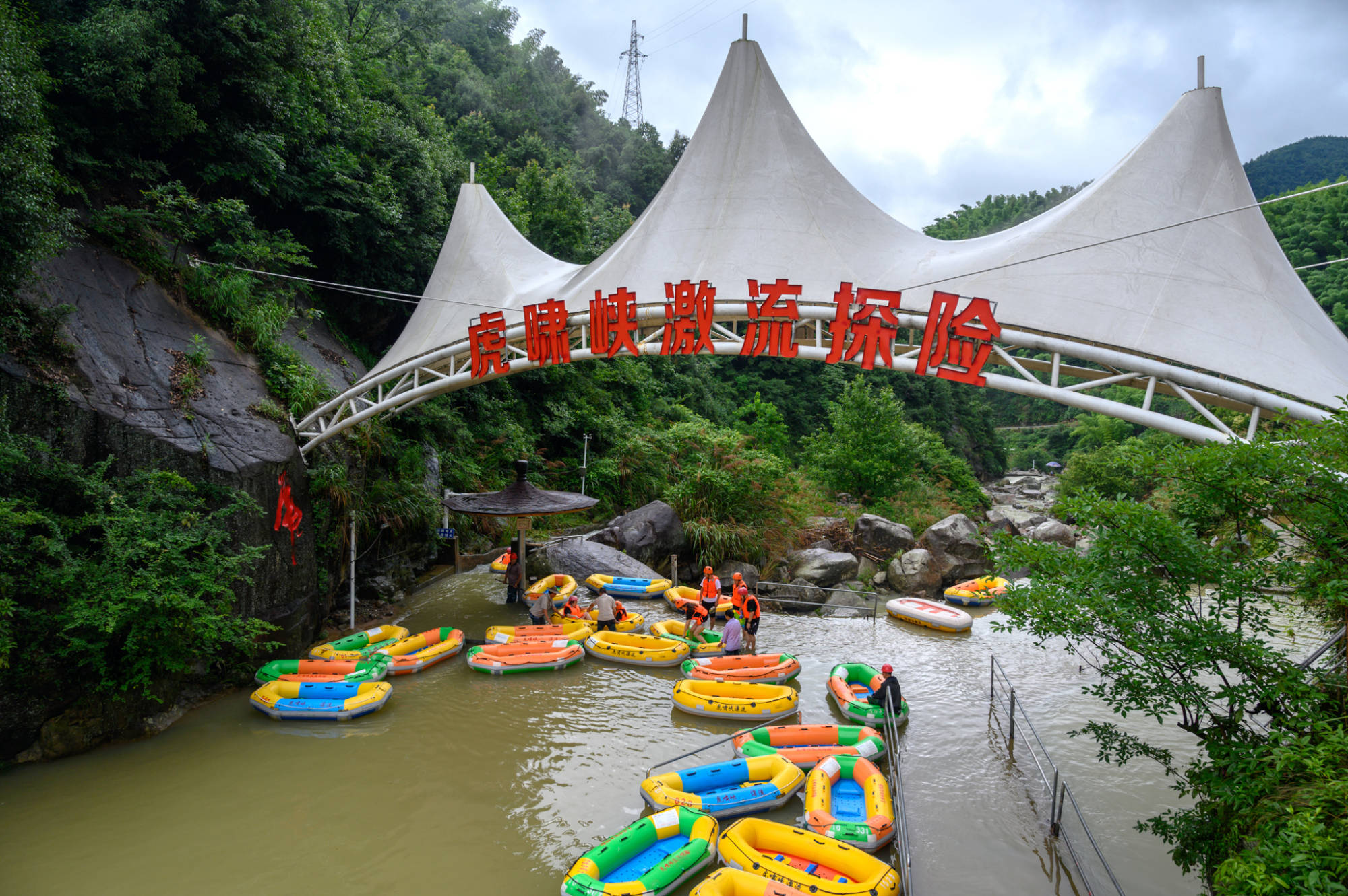 浙江最刺激的漂流，长10公里漂流至少90分钟，堪称“华东第一漂”_虎啸