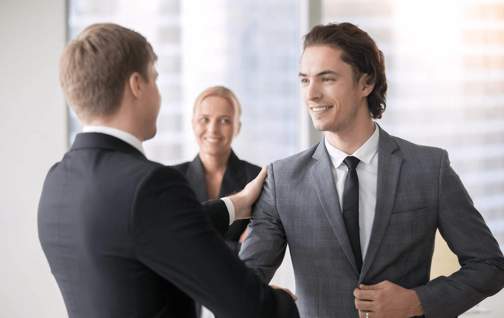 职场切忌过火哪怕跟领导关系再好也别轻易犯