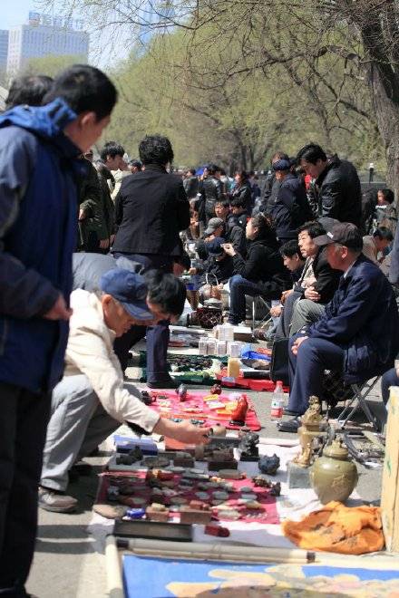 沈阳鲁园古玩城的一天_摊主