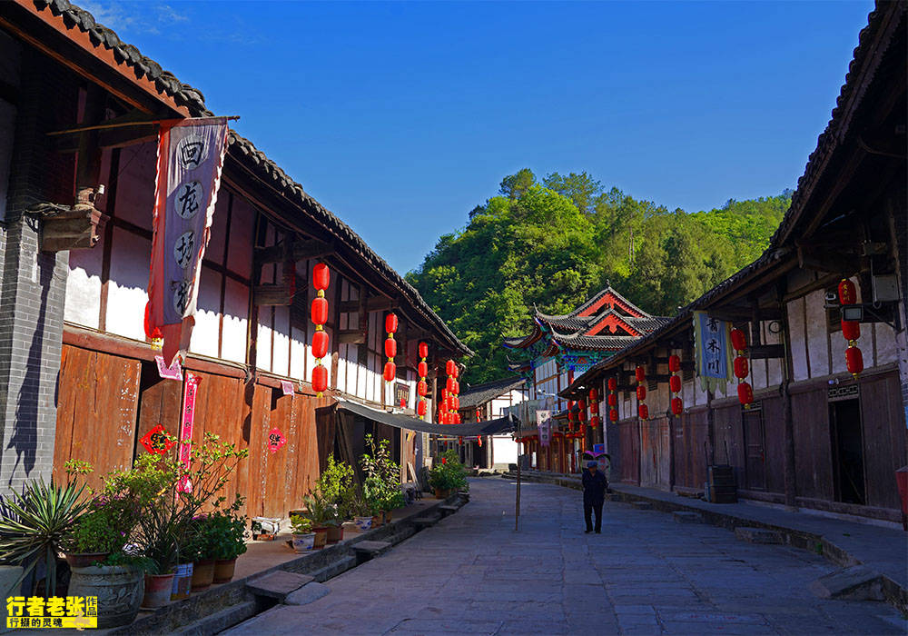 不是甘南胜似甘南,陕甘川三省交界处的避暑胜地,青木川古镇_魏辅唐