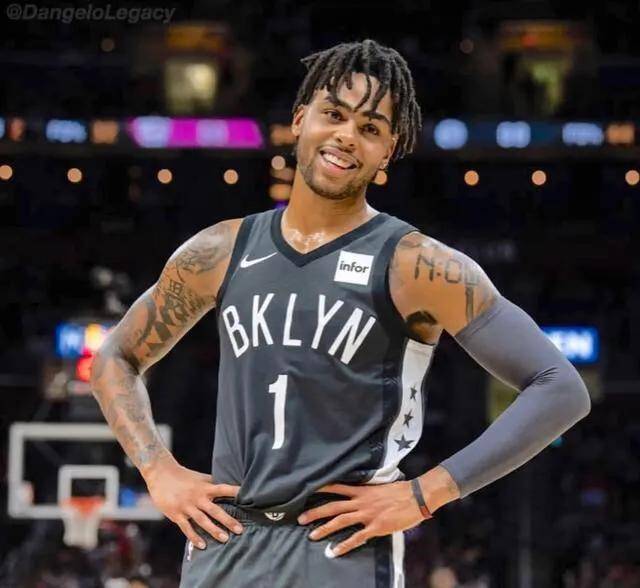 拉塞尔与新模特女友海边拍拖,甜蜜大秀恩爱!