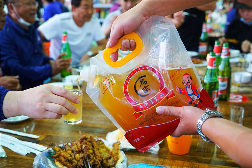 我在新疆的其他地方也没有遇到,这就是软包装的卡瓦斯,这个名字是从