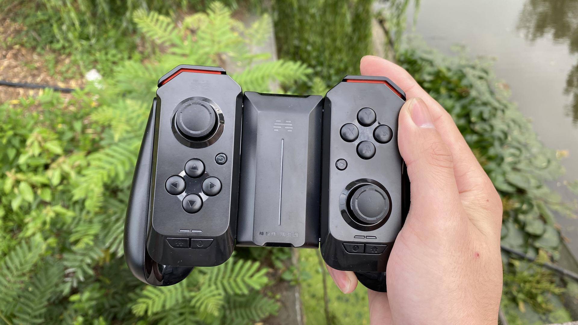 se的小屏不配玩游戏北通h2了解一下