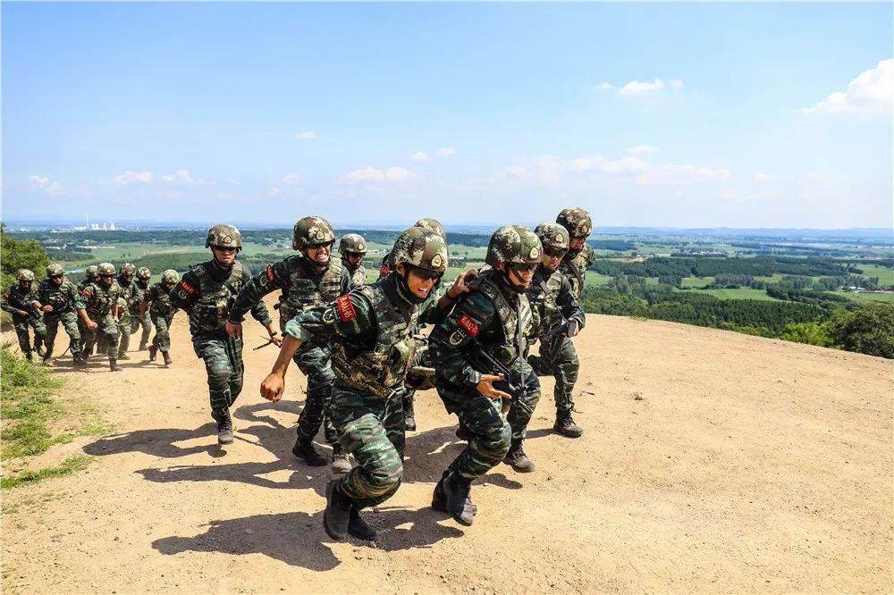 沙场丨武警吉林省总队机动支队开展"魔鬼周"极限训练