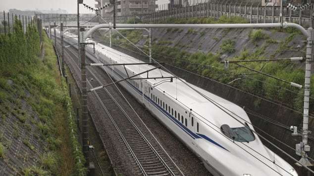 日本首次推出可在地震中运行的新型子弹头列车_火车