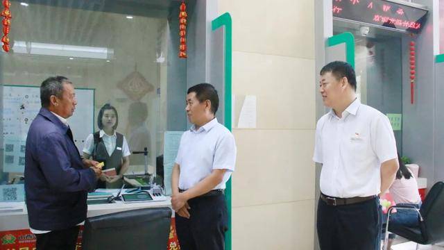 高海清一行莅临兴县农商行视察工作
