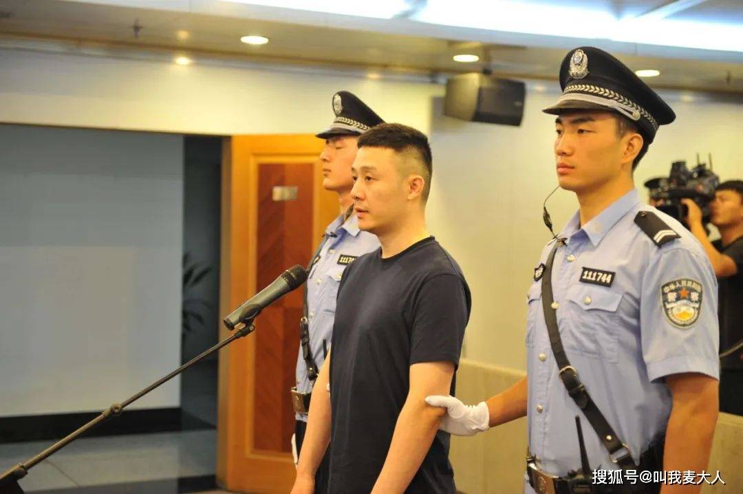 范冰冰前男友王学兵三段婚姻吸毒被抓41岁恋上26岁小娇妻