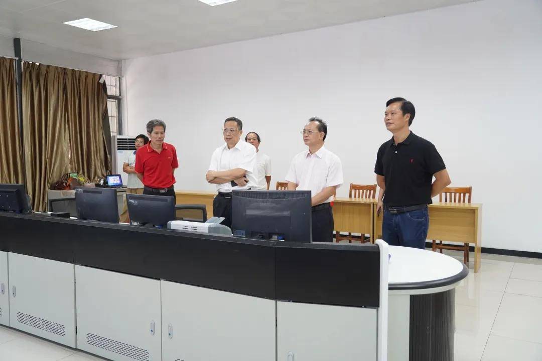 罗欣荣同志深入高考考点检查2020年高考考前准备工作