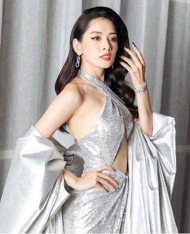 原创越南华为代言人,薄纱包臀小尤物,身材似柳岩,难怪任老看中她