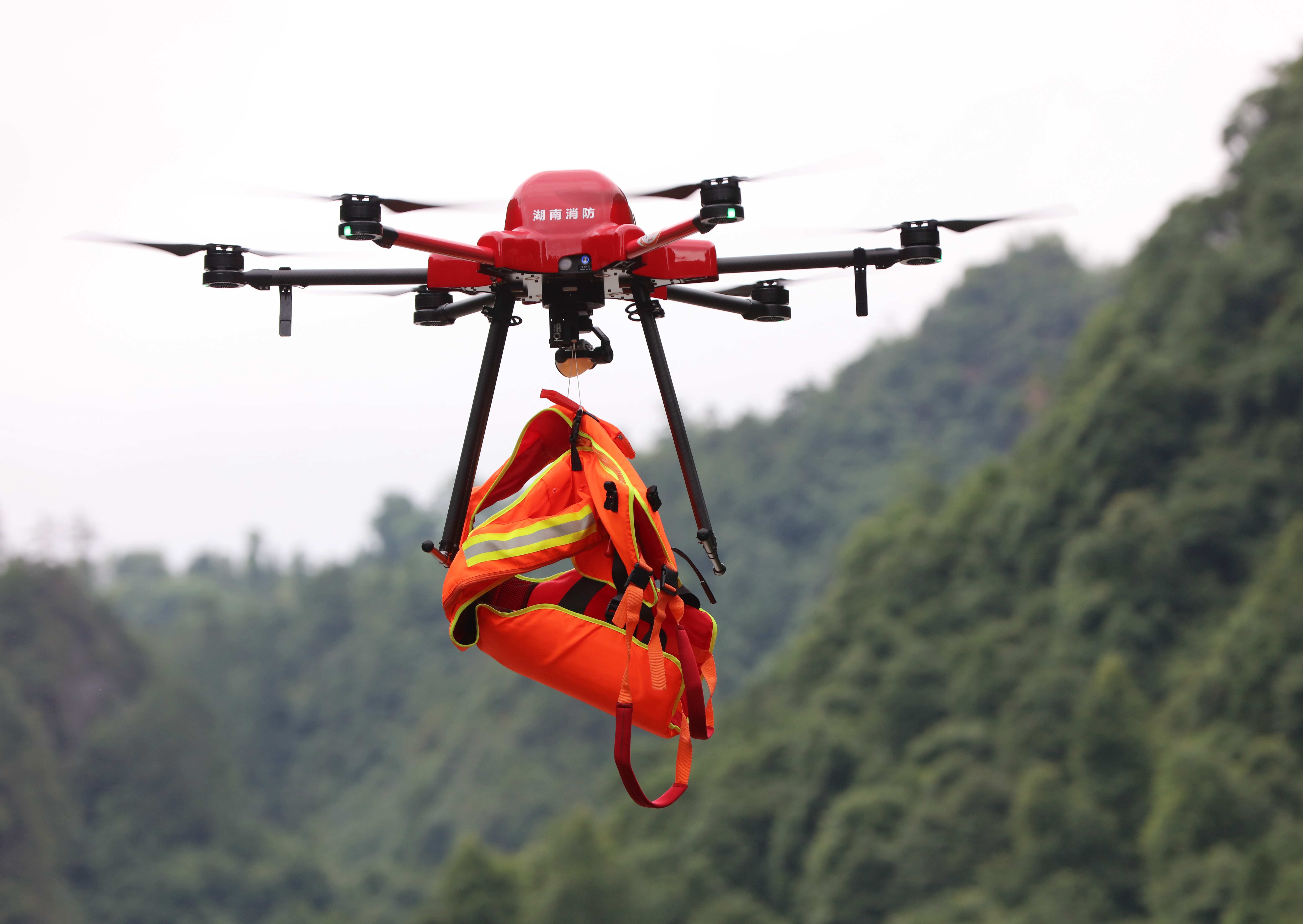 张家界宝峰湖景区水上应急救援训练