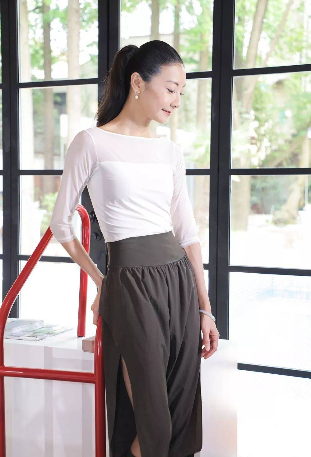 在神秘泳池派对上,向麦子,谭元元,杜鹃问了女人们都关心的问题