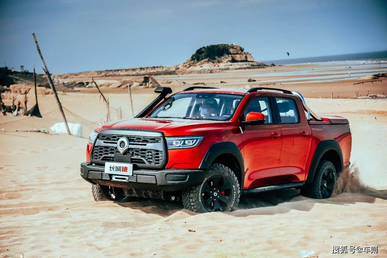 长城炮越野皮卡的为适时四驱,中央差速装置是博格华纳的多片离合器