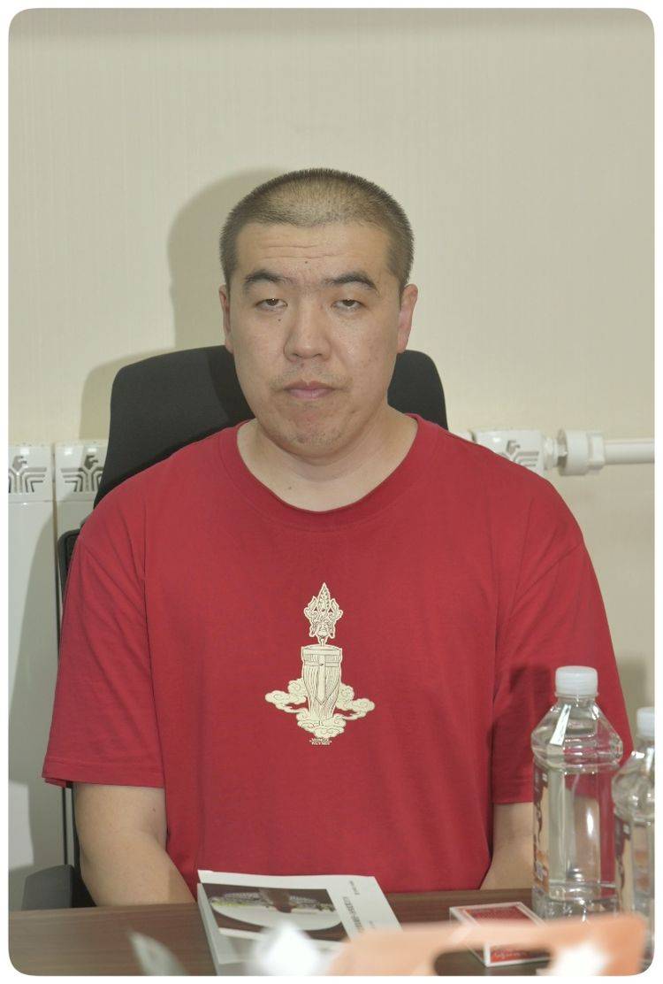 娜仁其其格女士蒙高乐汗股东,包头市驿站站长 额尔登其木格女士蒙高乐