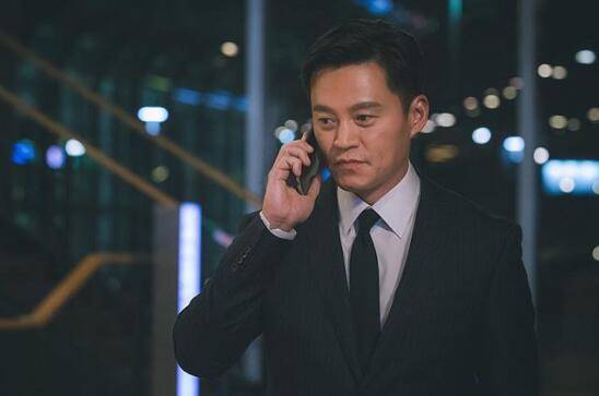 能跟他一起开怀大笑;也在《我独自生活》中说过「外貌越来越不重要