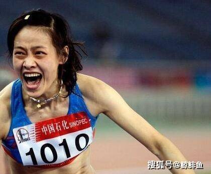 那是2003年,16岁的吴莎,以4米20的成绩,夺得亚洲田径锦标赛女子跳高