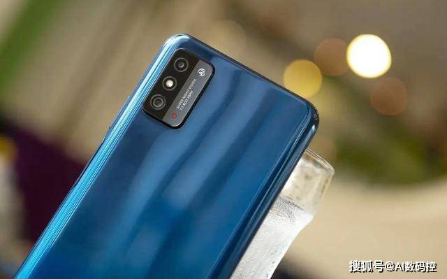 华为新机发布,7.09英寸 5000毫安电池,入手值不值?_max