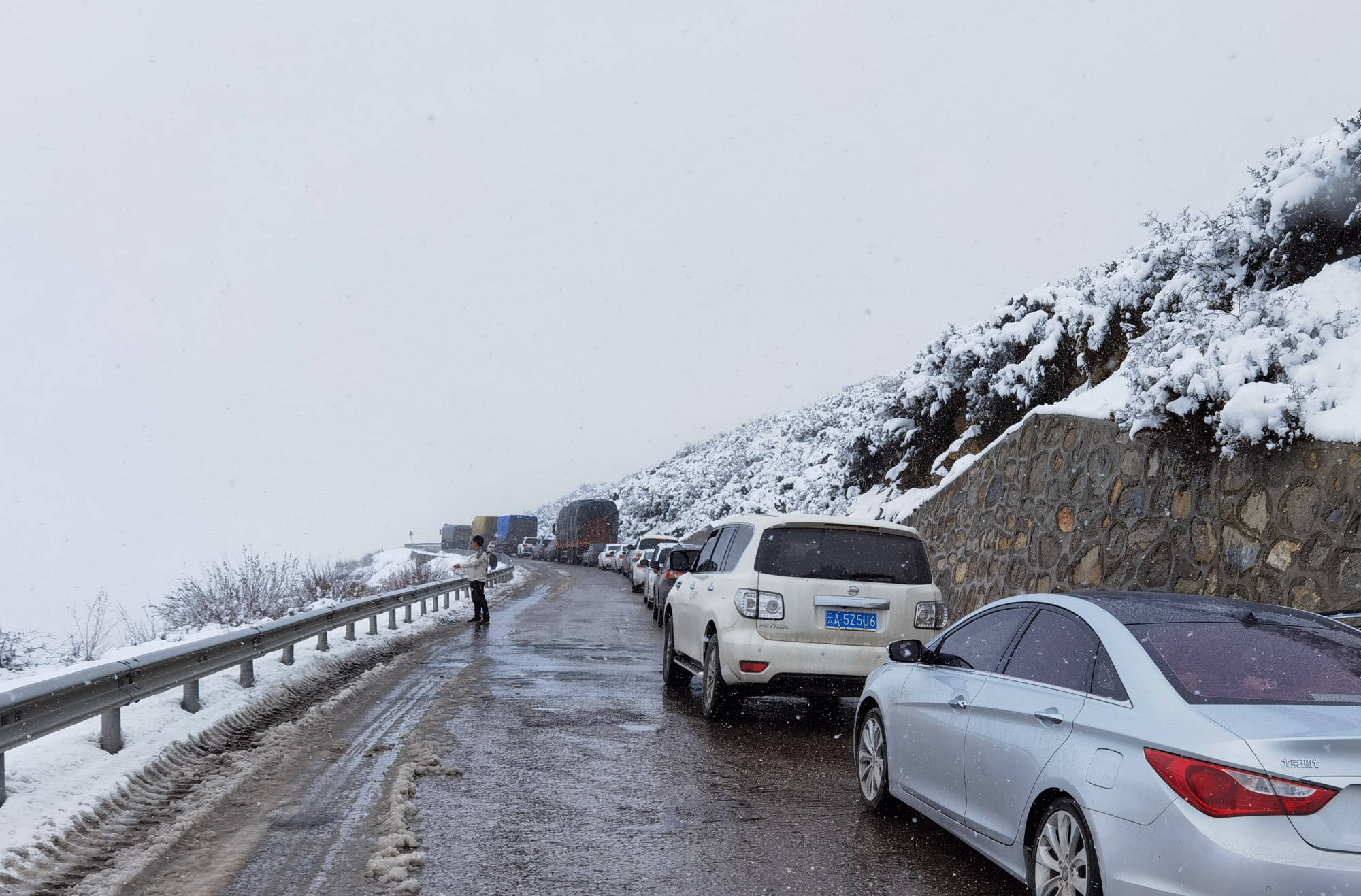 川藏g318国道最新路况,只要不遇雨雪天,轿车一路都能走