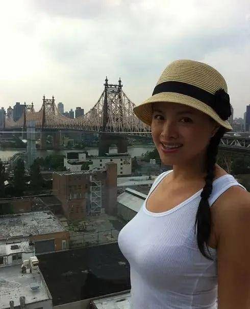 原创性感女神石兰长相一般身材却无可挑剔如今52岁幸福美满成赢家