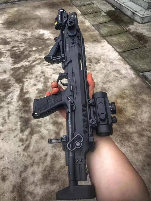 国产三大经典枪械一身皮轨战术范十足接轨国际