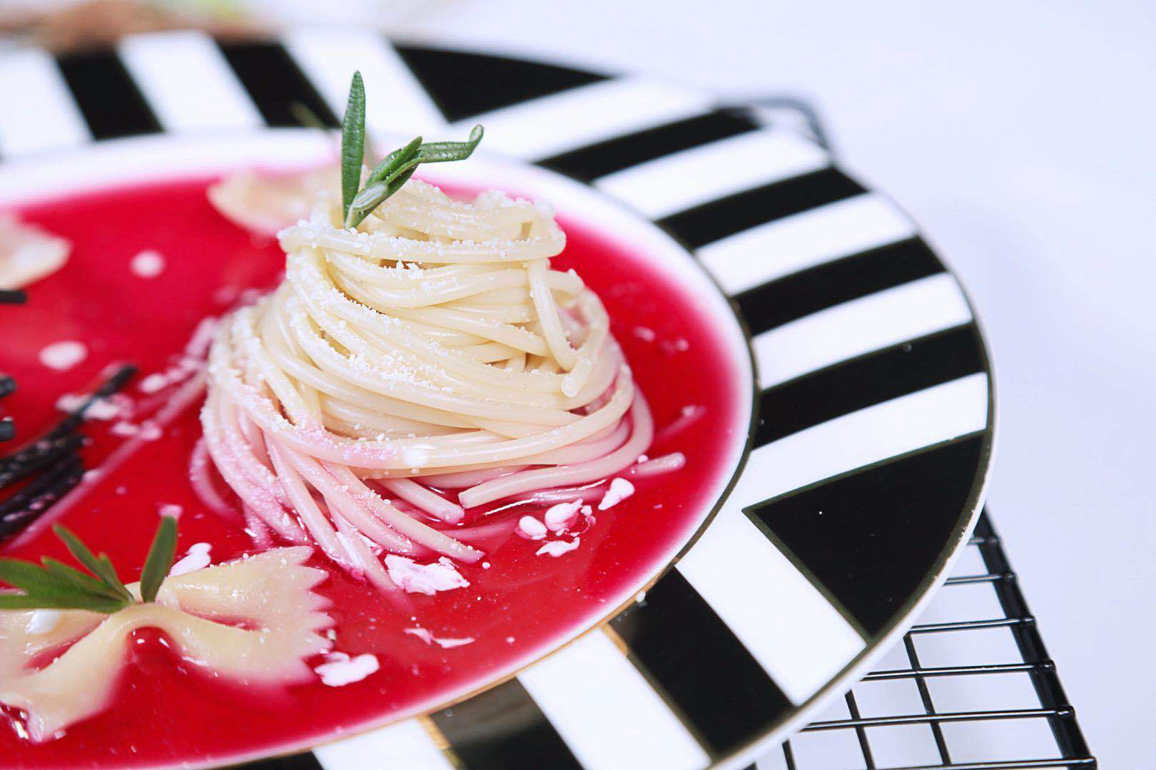 "女巫汤意面"来啰,这道吉普赛的神秘菜式