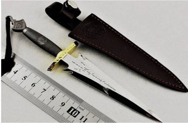 莎拉维尔匕首.它是世界十大诡异刀器之一,于17世纪出现.